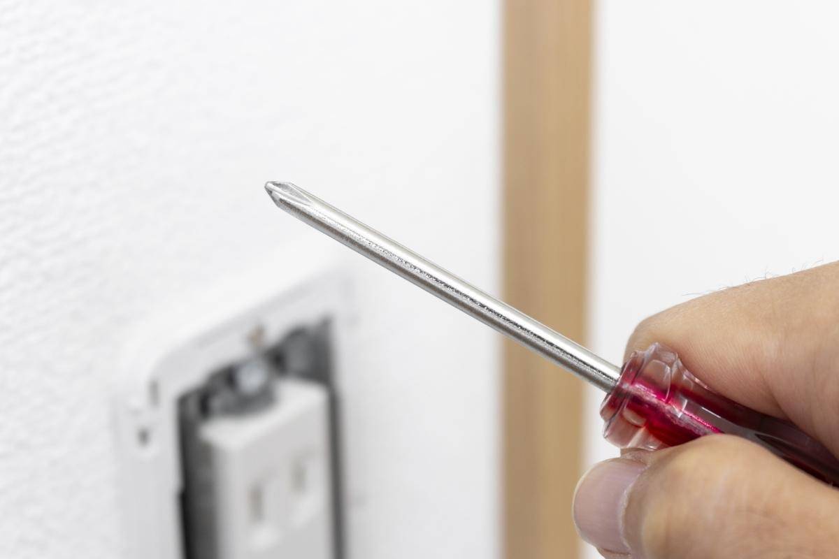 インフラや住宅の基盤を支える技術職へ！電気工事士を目指す方におすすめの求人とは