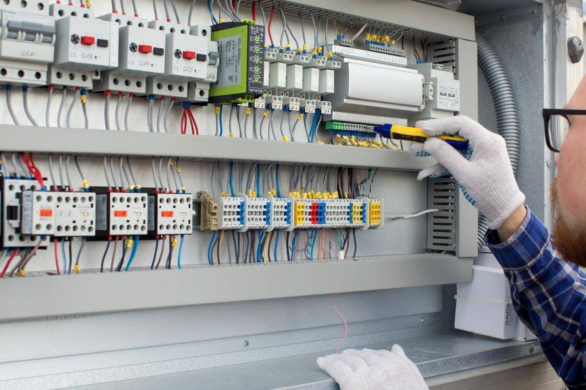 電気工事士資格なしの求人で転職成功！未経験OKの見習い採用と待遇比較